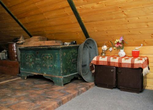 Skrzynia posagowa z 1903 roku wisla-noclegi-chatawfiedorowie-4-800.jpg
